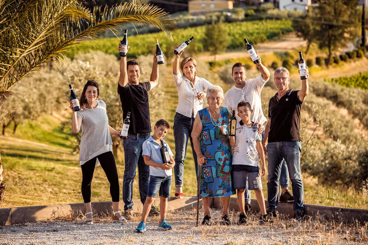 La famiglia Romanelli, alla terza generazione alla guida dell'omonima cantina