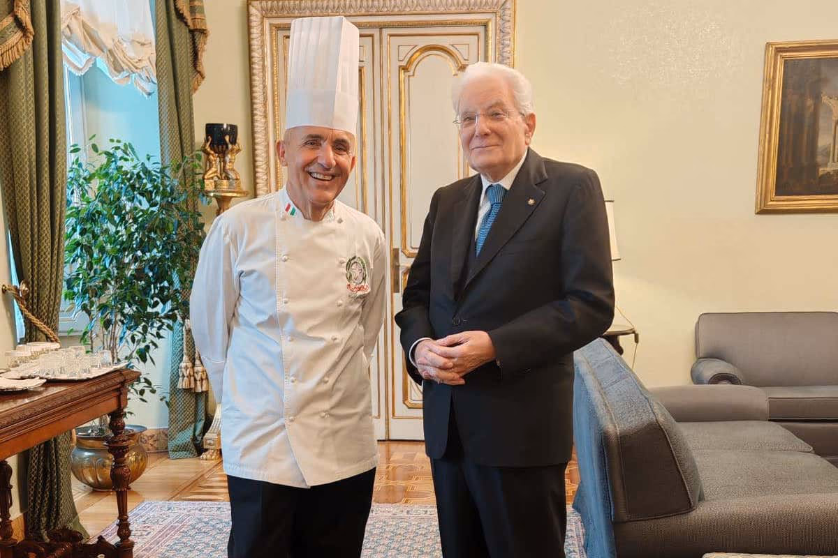 Dal maialetto per Cossiga all’abbraccio con Mattarella: i 37 anni al Quirinale del cuoco Catzola