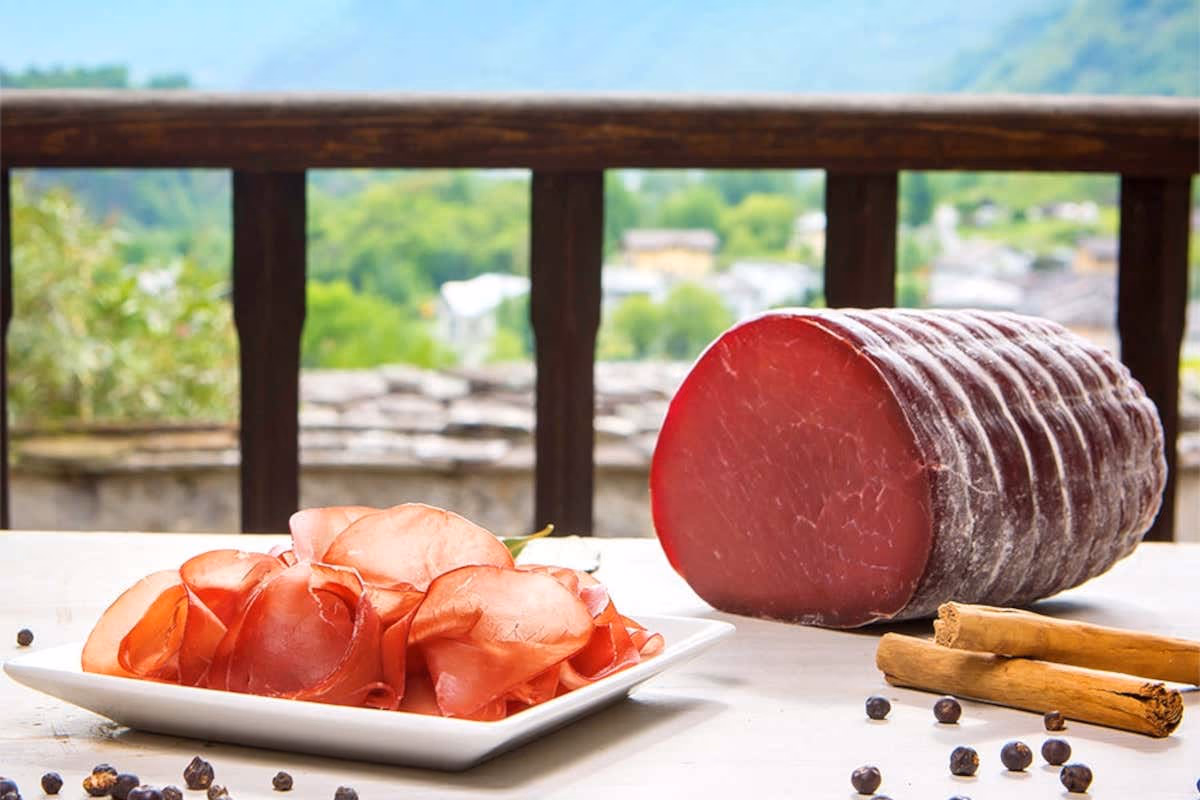 Bresaola della Valtellina Igp produzione in calo ma cresce il valore al consumo