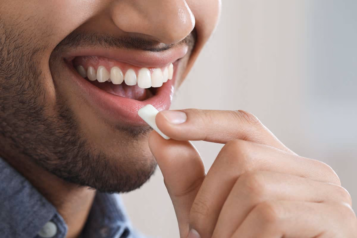 Infiammazione gengivale, il possibile ruolo dei nitrati nelle gomme da masticare