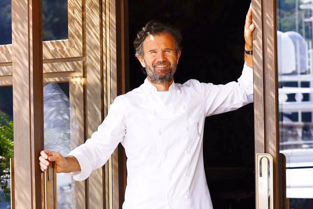 Al via la Mille Miglia Storica 2026. Tra i vip presenti anche chef Carlo Cracco