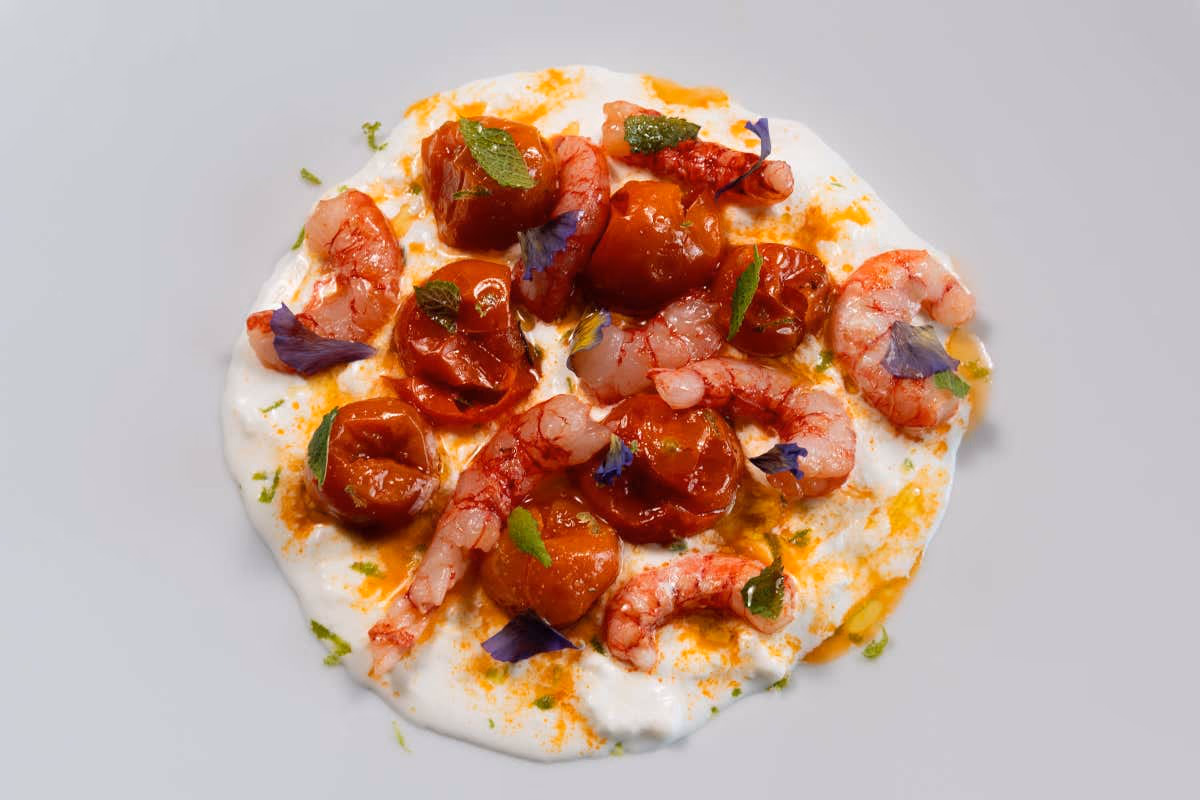 Stracciatella di Galbani Professionale con gamberi scottati e lime, un piatto semplice ma originale