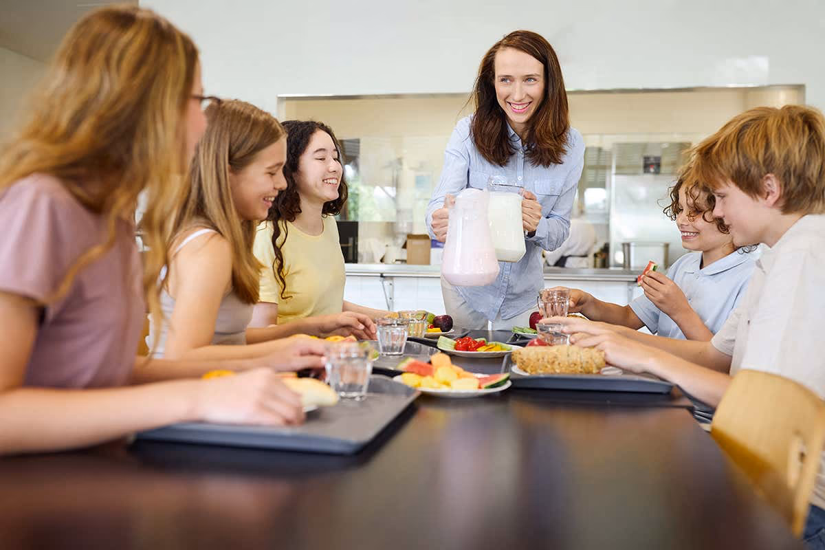 Mense scolastiche, l’Europa vuole menu più sani ma il sistema non regge i costi