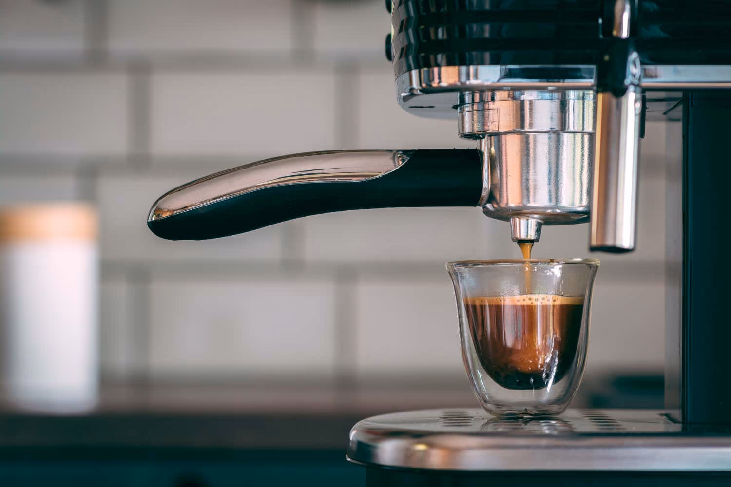 Dal vapore al design: la storia della macchina del caffè nell'identità italiana