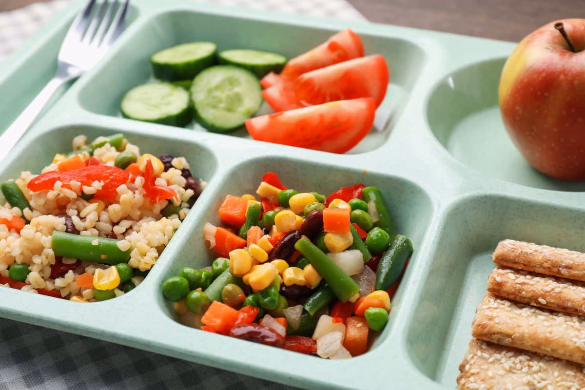 Nella ristorazione collettiva i menu vegetali e con prodotti biologici sono una presenza imprescindibile