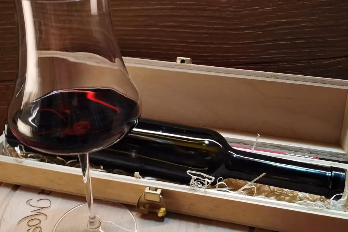 Il bicchere ufficiale del Moscato di Scanzo Conoscere il Moscato di Scanzo, i &ldquo;segreti&rdquo; del vino svelati a Milano